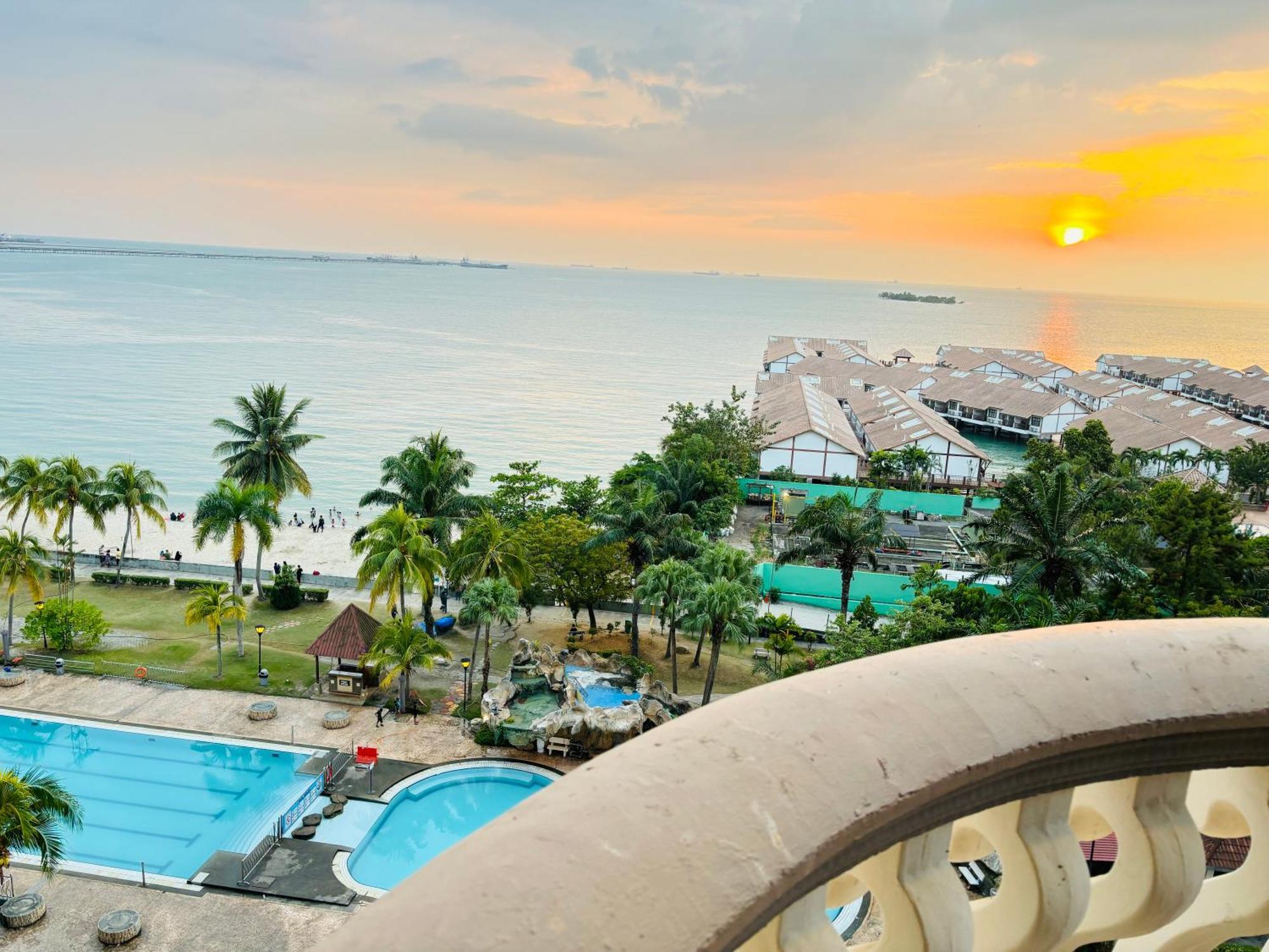 Glory Beach Resort Own Port Dickson Extérieur photo