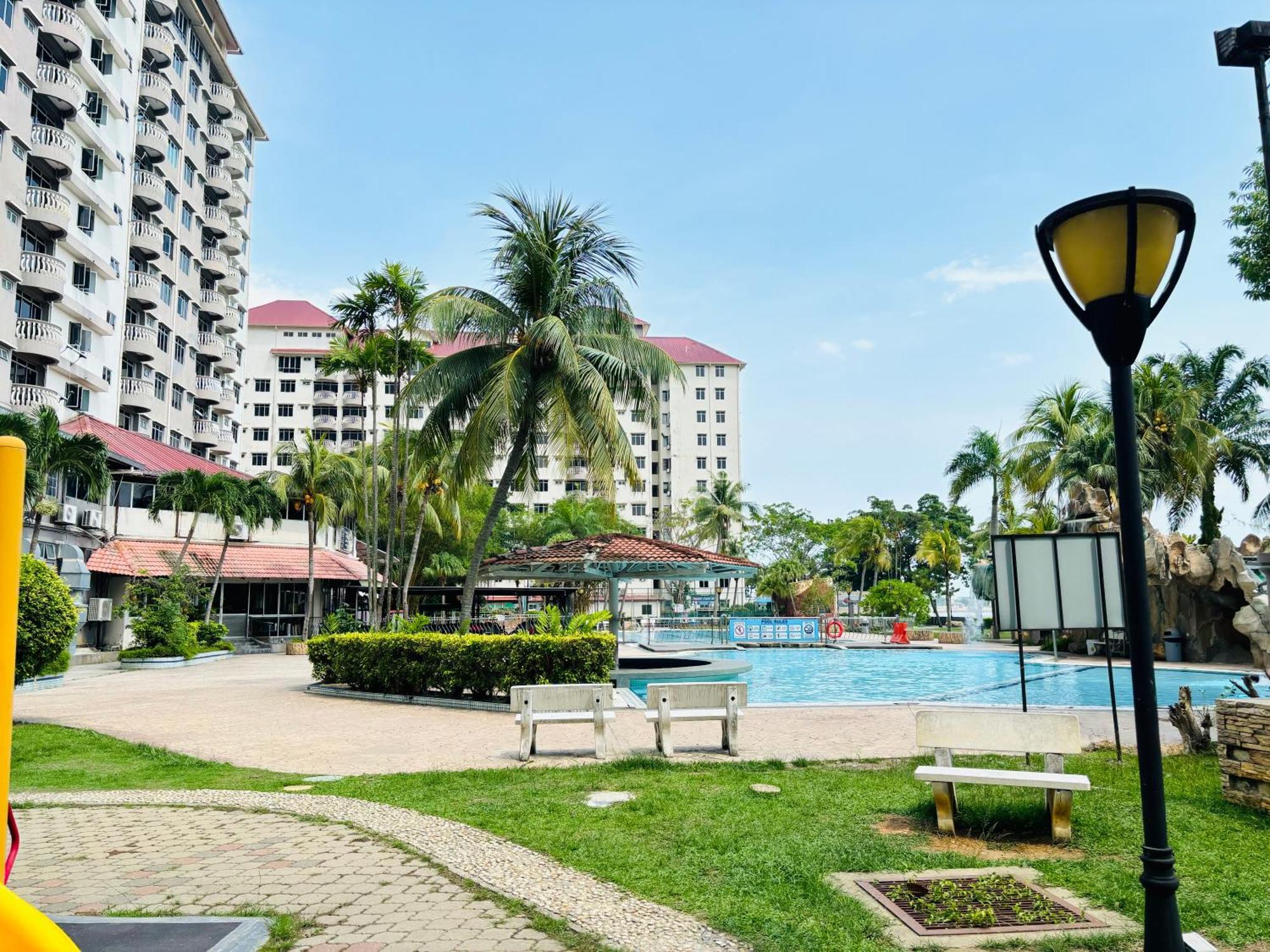 Glory Beach Resort Own Port Dickson Extérieur photo